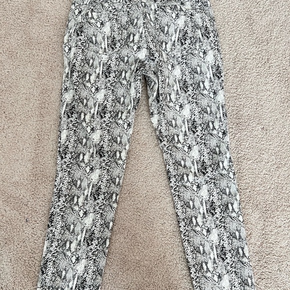 philosophy Women’s Snakeskin Pants Size 4P - Picture 3 of 5